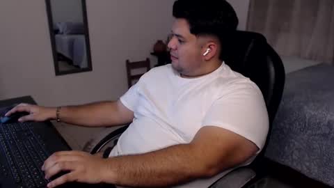 Snapshot of marcobearson chatting on 03/16/26, 10:14 Marcos online show from 03/16/26, 10:14