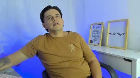 Snapshot of marcoss_rivera chatting on 10/31/25, 02:40 marcoss online show from 10/31/25, 02:40