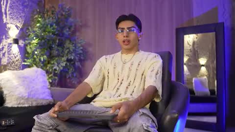 Snapshot of marcoyethan chatting on 11/08/25, 07:12 Marco and Ethan online show from 11/08/25, 07:12