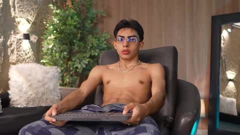 Snapshot of marcoyethan chatting on 12/04/25, 07:44 Marco and Ethan online show from 12/04/25, 07:44