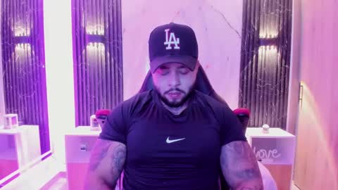 Snapshot of marcus_fit1 chatting on 10/21/25, 01:28 Marcus online show from 10/21/25, 01:28