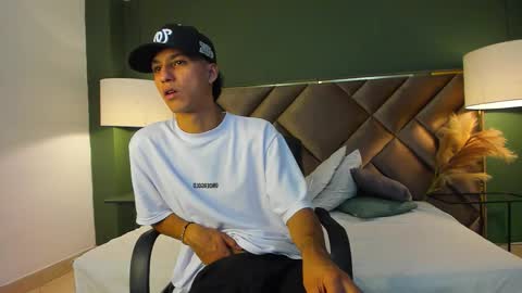 Snapshot of marcus_jeron chatting on 10/12/25, 04:11 marcus_jeron online show from 10/12/25, 04:11