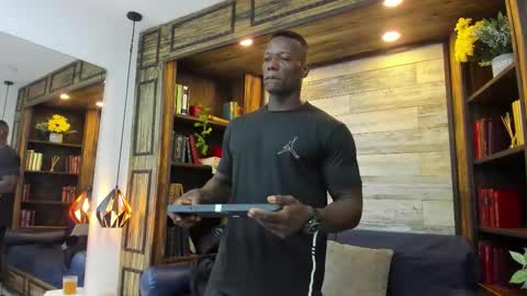 Snapshot of marcusblack_ chatting on 12/19/25, 12:23 Marcusssss online show from 12/19/25, 12:23