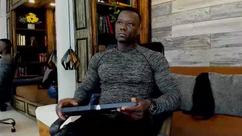 Snapshot of marcusblack_ chatting on 12/21/25, 04:25 Marcusssss online show from 12/21/25, 04:25