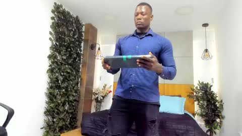 Snapshot of marcusblack_ chatting on 04/13/26, 12:32 Marcusssss online show from 04/13/26, 12:32