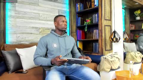 Snapshot of marcusblack_ chatting on 05/12/26, 12:35 Marcusssss online show from 05/12/26, 12:35
