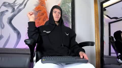 Snapshot of marcusevanss chatting on 10/23/25, 12:04 Marcus online show from 10/23/25, 12:04