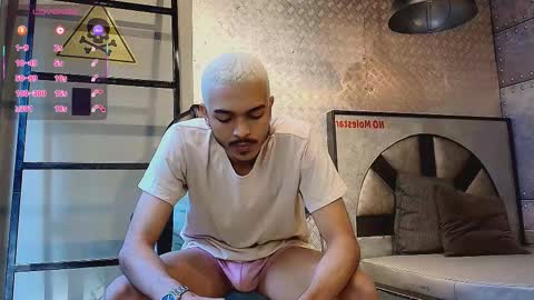 Snapshot of marcusrain_ chatting on 09/19/25, 08:09 Marcus online show from 09/19/25, 08:09