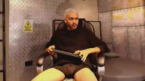 Snapshot of marcusrain_ chatting on 09/26/25, 04:16 Marcus online show from 09/26/25, 04:16