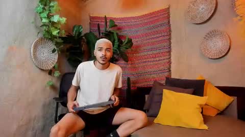 Snapshot of marcusrain_ chatting on 09/28/25, 03:23 Marcus online show from 09/28/25, 03:23