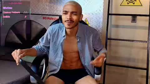 Snapshot of marcusrain_ chatting on 10/09/25, 03:59 Marcus online show from 10/09/25, 03:59