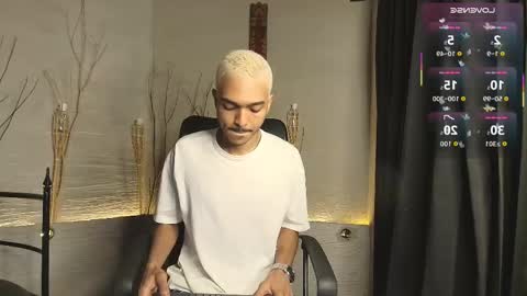 Snapshot of marcusrain_ chatting on 10/19/25, 08:20 Marcus online show from 10/19/25, 08:20