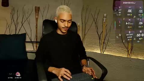 Snapshot of marcusrain_ chatting on 10/21/25, 08:09 Marcus online show from 10/21/25, 08:09