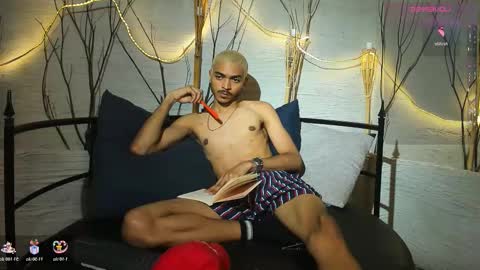 Snapshot of marcusrain_ chatting on 12/05/25, 04:54 Marcus online show from 12/05/25, 04:54