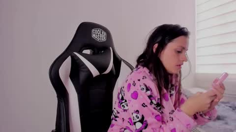 Snapshot of mardybum_ chatting on 02/11/25, 06:33 Maria online show from 02/11/25, 06:33