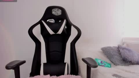 Snapshot of mardybum_ chatting on 11/05/25, 04:40 Maria online show from 11/05/25, 04:40