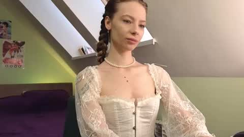 Snapshot of margareata chatting on 10/16/25, 06:14  - Alisa online show from 10/16/25, 06:14
