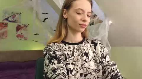 Snapshot of margareata chatting on 10/31/25, 06:25 - Alisa online show from 10/31/25, 06:25