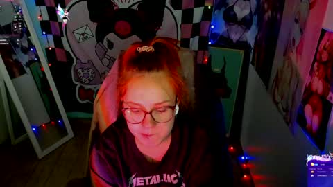 Snapshot of margaret_red chatting on 12/06/24, 12:12 Margaret online show from 12/06/24, 12:12