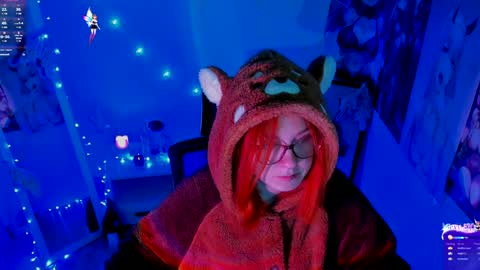 Snapshot of margaret_red chatting on 12/17/24, 02:23 Margaret online show from 12/17/24, 02:23