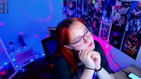 Snapshot of margaret_red chatting on 03/08/25, 02:08 Margaret online show from 03/08/25, 02:08