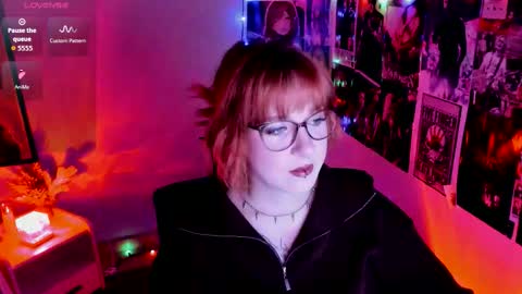 Snapshot of margaret_red chatting on 09/12/25, 09:48 Margaret online show from 09/12/25, 09:48