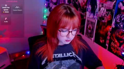 Snapshot of margaret_red chatting on 09/17/25, 07:04 Margaret online show from 09/17/25, 07:04