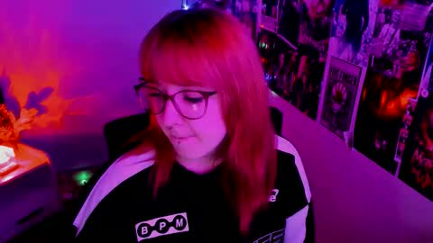 Snapshot of margaret_red chatting on 09/20/25, 05:47 Margaret online show from 09/20/25, 05:47