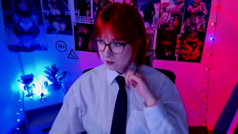 Snapshot of margaret_red chatting on 09/29/25, 12:43 Margaret online show from 09/29/25, 12:43