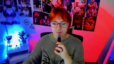 Snapshot of margaret_red chatting on 10/08/25, 06:27 Margaret online show from 10/08/25, 06:27