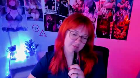 Snapshot of margaret_red chatting on 10/11/25, 08:18 Margaret online show from 10/11/25, 08:18