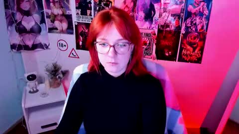 Snapshot of margaret_red chatting on 10/22/25, 01:50 Margaret online show from 10/22/25, 01:50