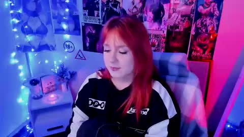 Snapshot of margaret_red chatting on 10/25/25, 08:58 Margaret online show from 10/25/25, 08:58