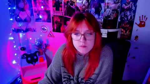 Snapshot of margaret_red chatting on 10/30/25, 10:27 Margaret online show from 10/30/25, 10:27