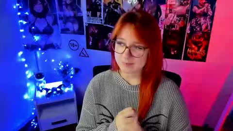 Snapshot of margaret_red chatting on 11/07/25, 10:32 Margaret online show from 11/07/25, 10:32