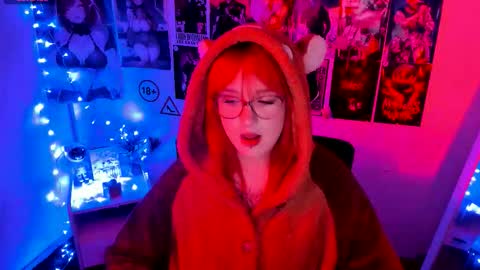 Snapshot of margaret_red chatting on 11/11/25, 01:16 Margaret online show from 11/11/25, 01:16