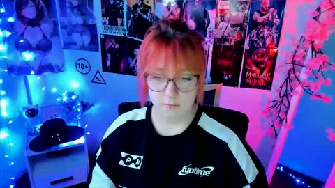 Snapshot of margaret_red chatting on 11/24/25, 10:42 Margaret online show from 11/24/25, 10:42