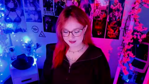 Snapshot of margaret_red chatting on 11/30/25, 06:34 Margaret online show from 11/30/25, 06:34