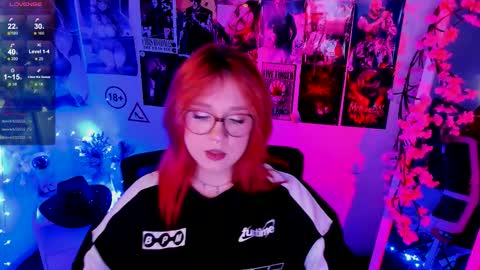 Snapshot of margaret_red chatting on 12/01/25, 06:40 Margaret online show from 12/01/25, 06:40