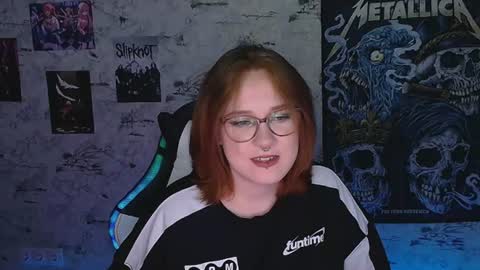 Snapshot of margaret_red chatting on 06/15/26, 08:55 Margaret online show from 06/15/26, 08:55