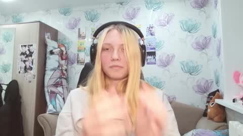 Lea online show from 12/19/25, 03:52