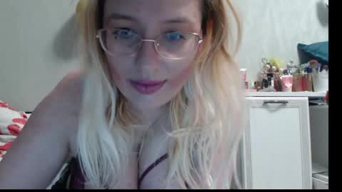 Snapshot of margo_shine chatting on 03/23/26, 04:33 margo_shine online show from 03/23/26, 04:33