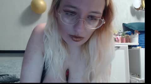 Snapshot of margo_shine chatting on 03/26/26, 02:22 margo_shine online show from 03/26/26, 02:22