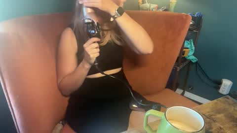 Elle online show from 11/06/25, 01:45