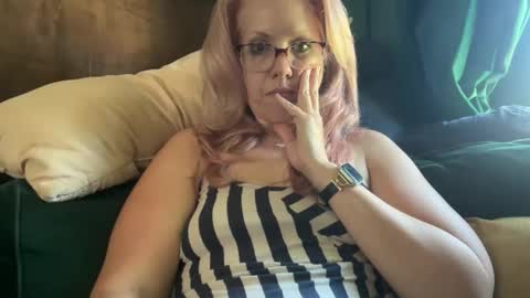 Snapshot of margolane chatting on 03/21/26, 04:21 Elle online show from 03/21/26, 04:21