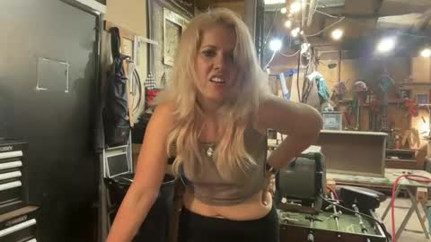 Snapshot of margolane chatting on 05/29/26, 05:27 Elle online show from 05/29/26, 05:27