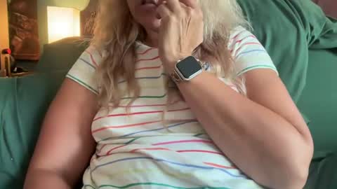 Snapshot of margolane chatting on 07/23/26, 08:18 Elle online show from 07/23/26, 08:18