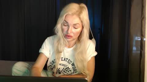 Snapshot of margoo_77 chatting on 10/12/25, 02:43 Margoo online show from 10/12/25, 02:43