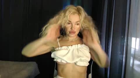 Snapshot of margoo_77 chatting on 10/28/25, 03:43 Margoo online show from 10/28/25, 03:43