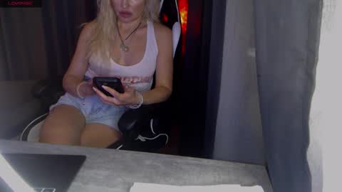 Snapshot of margoo_77 chatting on 11/27/25, 04:47 Margoo online show from 11/27/25, 04:47